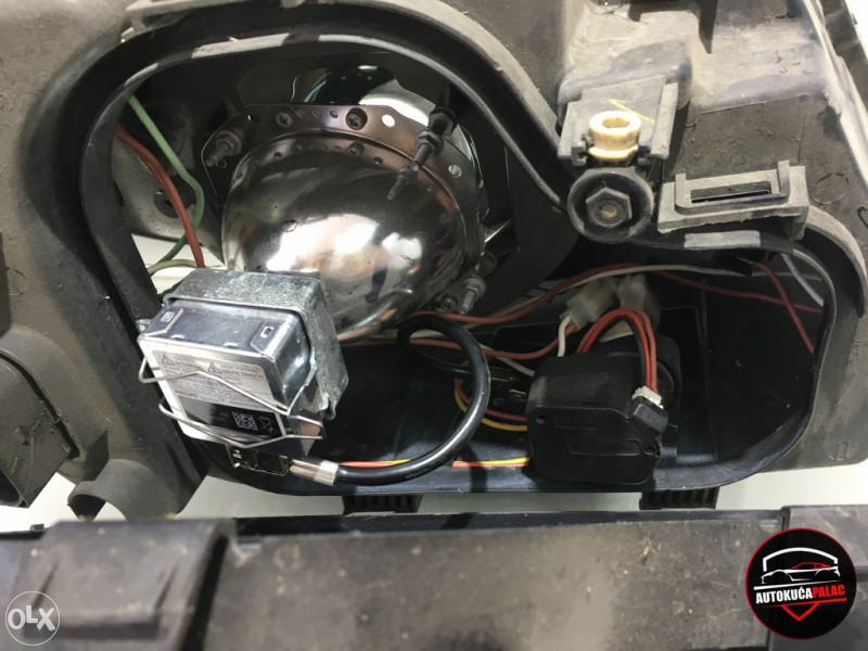 Far oštećen Mercedes SPRINTER   F8540 LIJEVI XENON