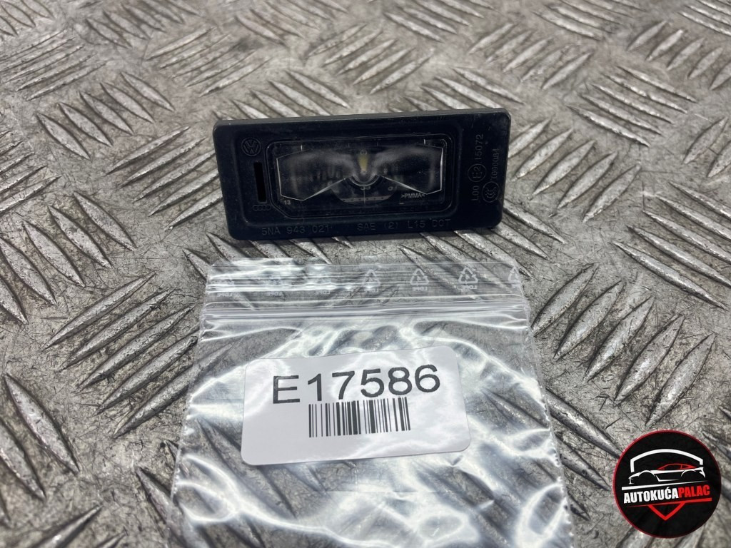 SVJETLO IZNAD TABLICE VW TOUAREG CR 18-26 5NA943021 17586E