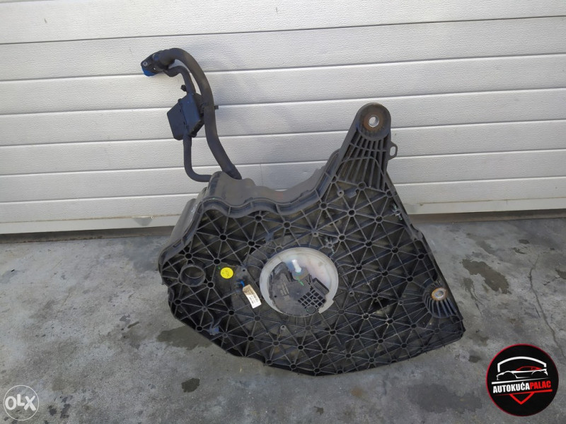 Rezervoar adblue Audi	A4 B9	16-	8W0131878AB	883PV