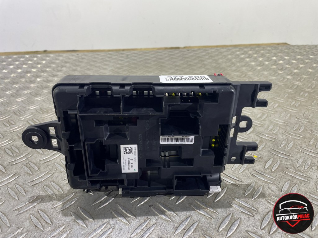 KUTIJA OSIGURAČA BMW F20 F21 1  9337881 377-206