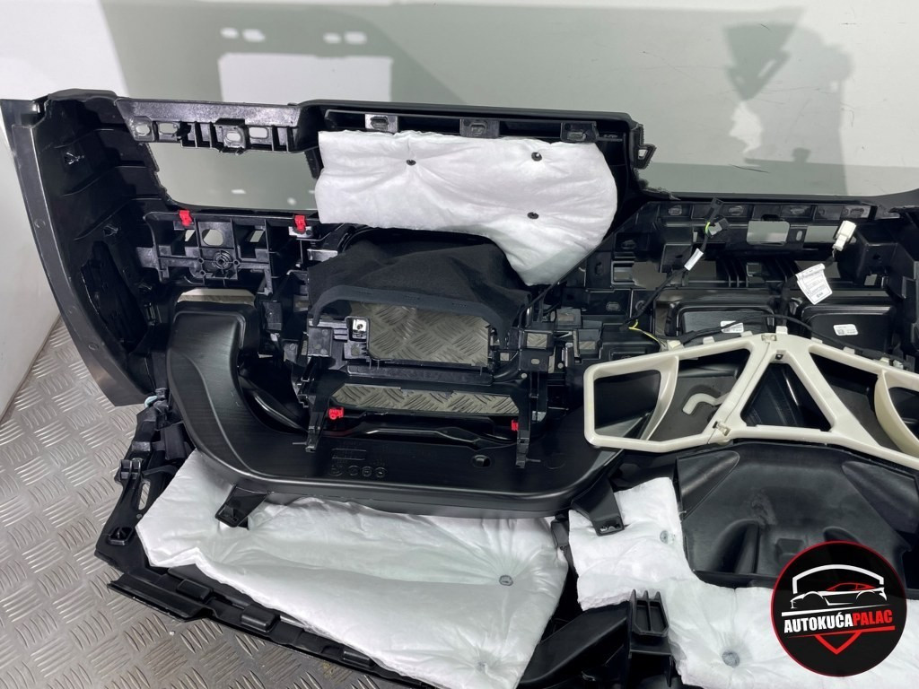 TABLA BMW G05 X5   527-128 CRNA