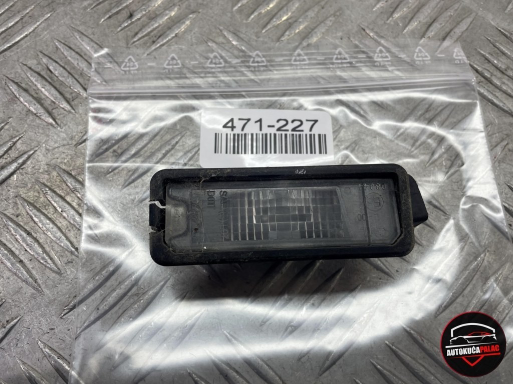SVJETLO IZNAD TABLICE VW GOLF 7 VII 1K8943021 471-227