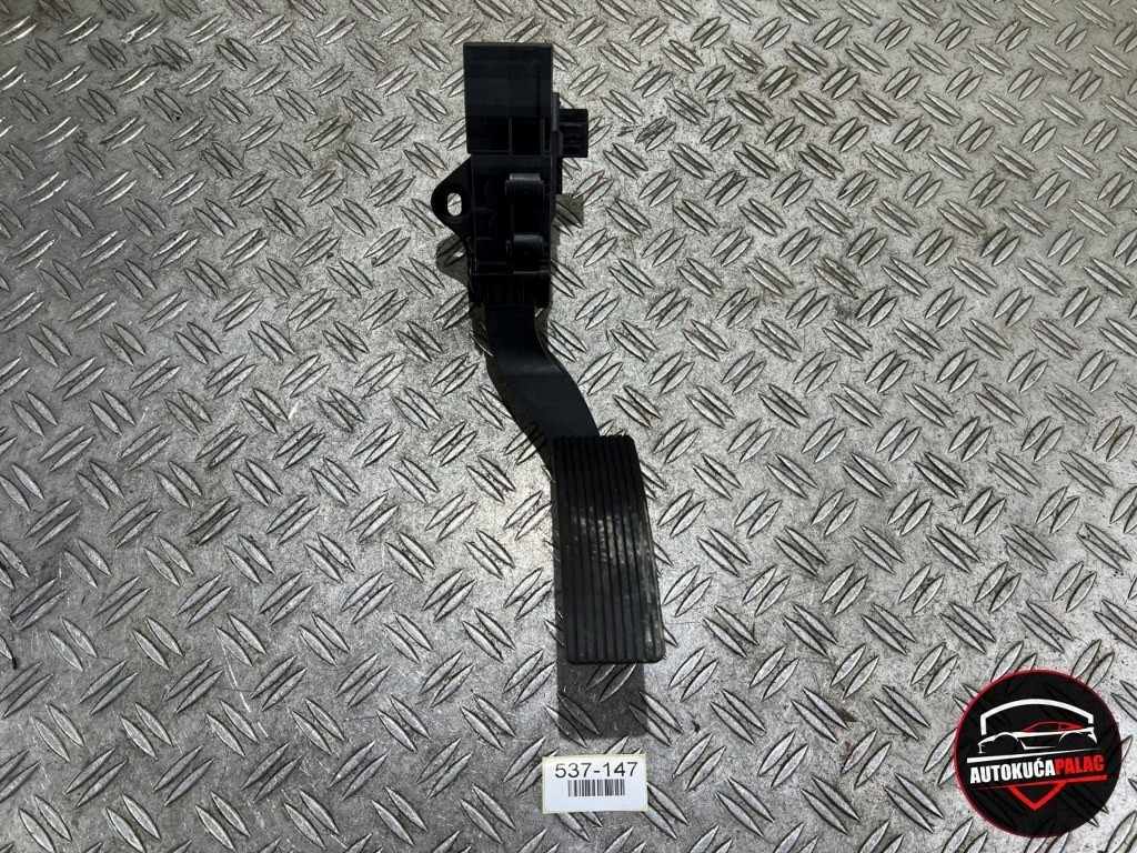 PAPUČICA GASA MERCEDES W246  A2463001804 537-147