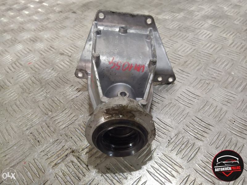 NOSAČ POLUOSOVINE	 BMW G30 G31 5  8639383 NM1054
