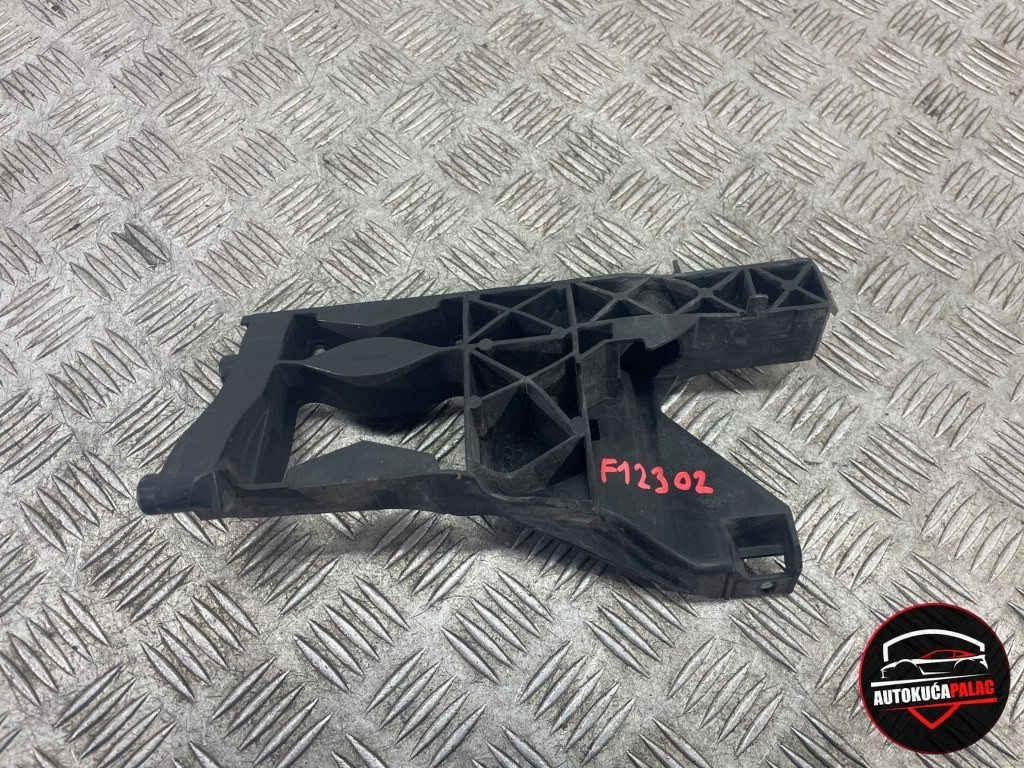NOSAČ FARA AUDI A6 4G C7 11-18 4G0805607 F12302 LIJEVI