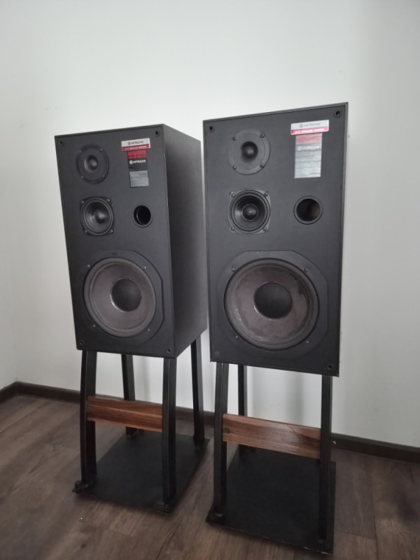 HITACHI HS-E150 HI-FI SPEAKER SYSTEM ZVUČNICI SA STALCIMA