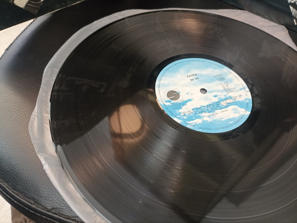 PATIKA - EO - EO  / SUZY LP 353 GRAMOFONSKA PLOČA