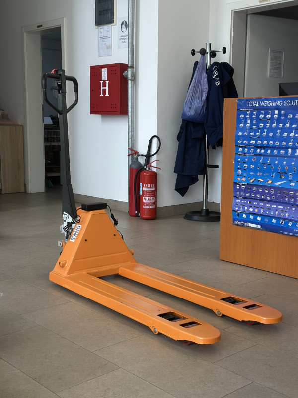 Poluautomatski ručni paletar 2 tone