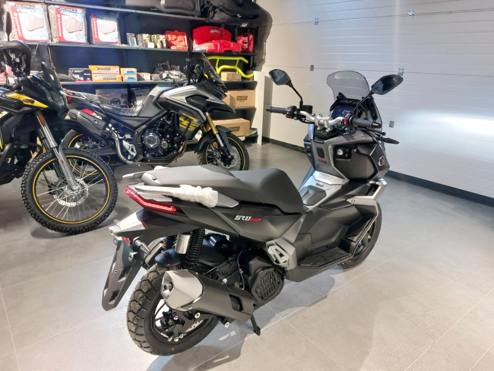VOGE SR1 ADV 125 SKUTER MOTOR Piaggio Yamaha