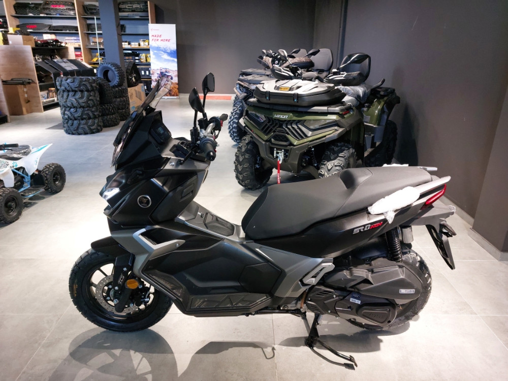 VOGE SR1 ADV 125 SKUTER MOTOR Piaggio Yamaha