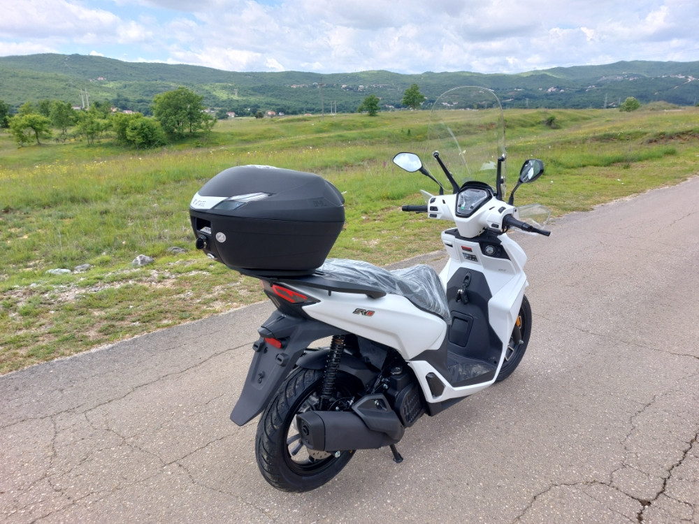VOGE SR16 MOTOR MOTO SKUTER SCOOTER