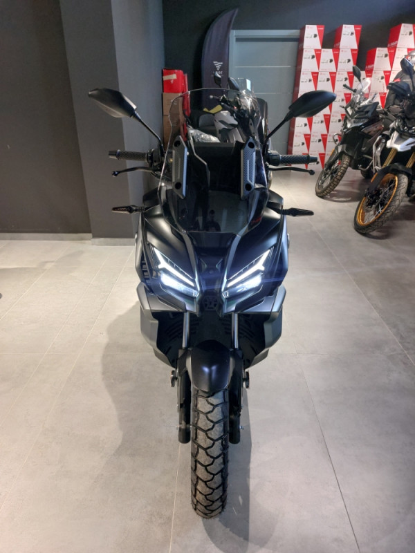 VOGE SR1 ADV 125 SKUTER MOTOR Piaggio Yamaha
