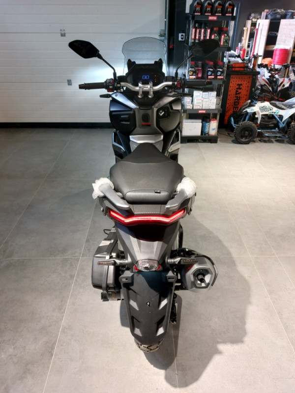 VOGE SR1 ADV 125 SKUTER MOTOR Piaggio Yamaha