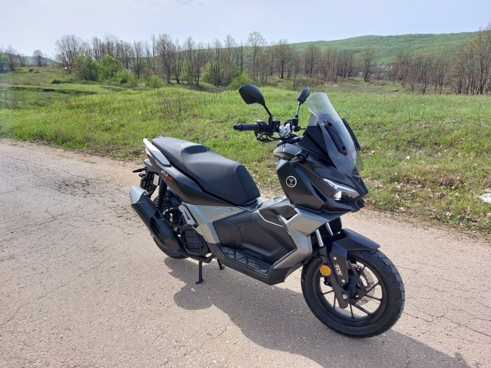 VOGE SR1 ADV 125 SKUTER MOTOR Piaggio Yamaha