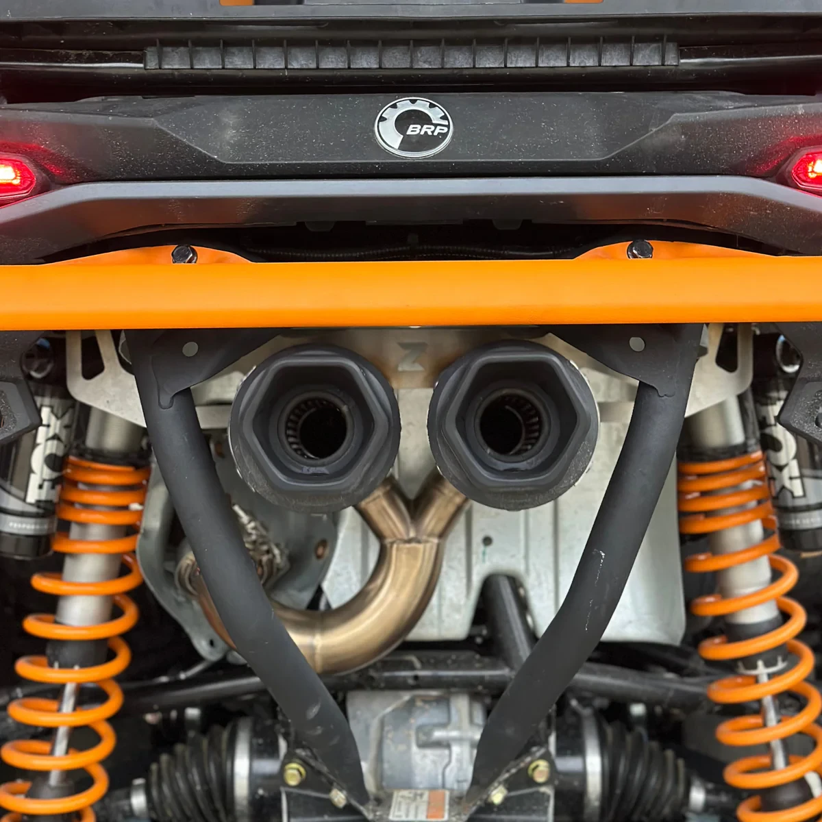 ATV AUSPUH ZERRA HEX DUAL CENTER EXIT EXHAUST CAN AM OUTLANDER