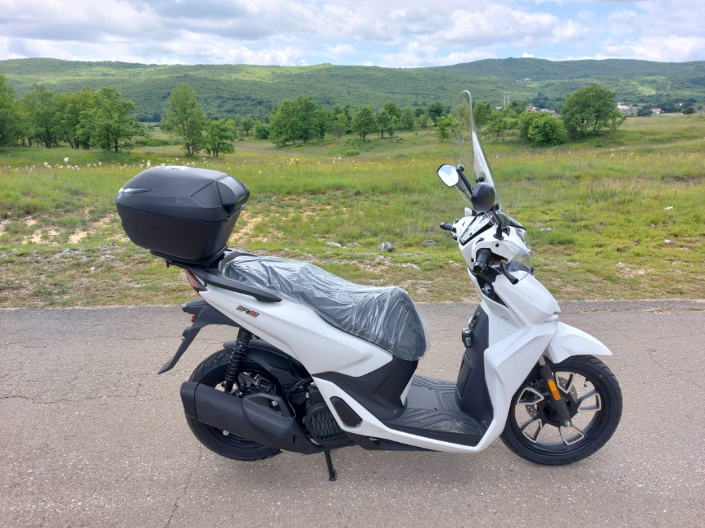 VOGE SR16 MOTOR MOTO SKUTER SCOOTER