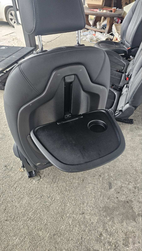 BMW 2 f46 Crna koža 7 sjedišta