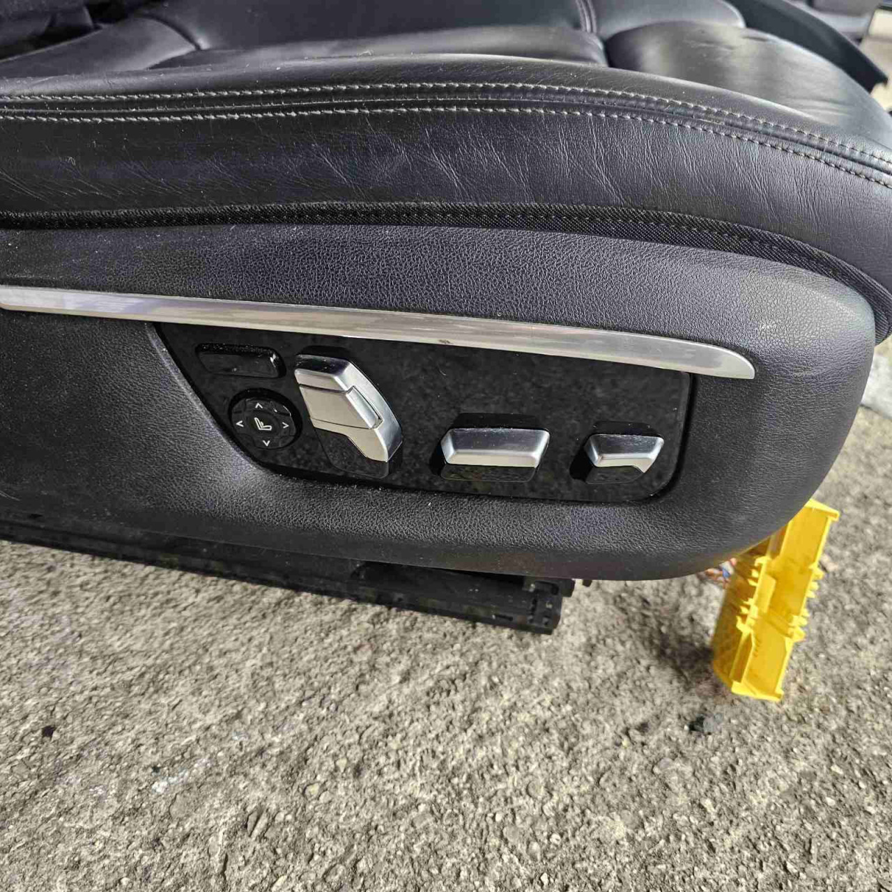 S46 BMW 7 G11 crna koža profilisana pomijeranje zadnjih