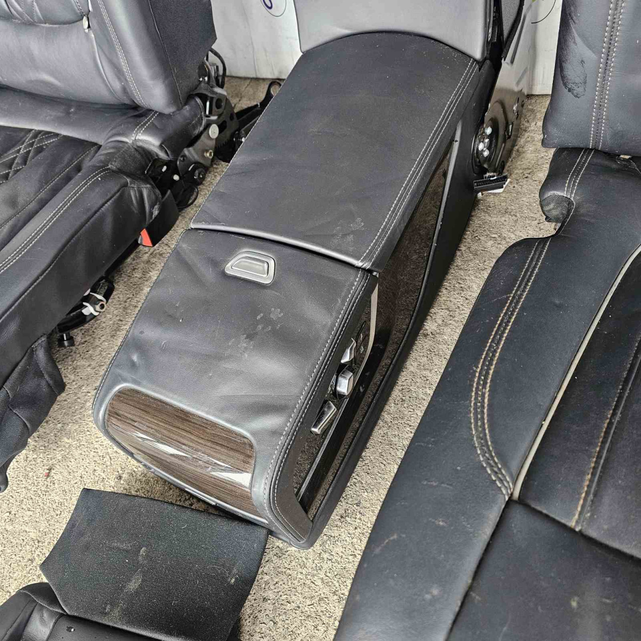S46 BMW 7 G11 crna koža profilisana pomijeranje zadnjih