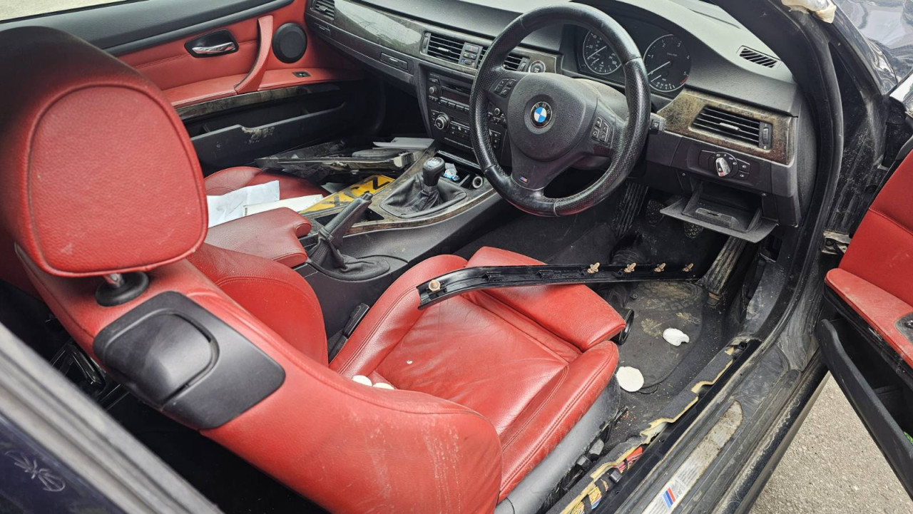 BMW 3 E92 E93 COUPE M PAKET OPTIC 320d n47 130kw Dijelovi 2009