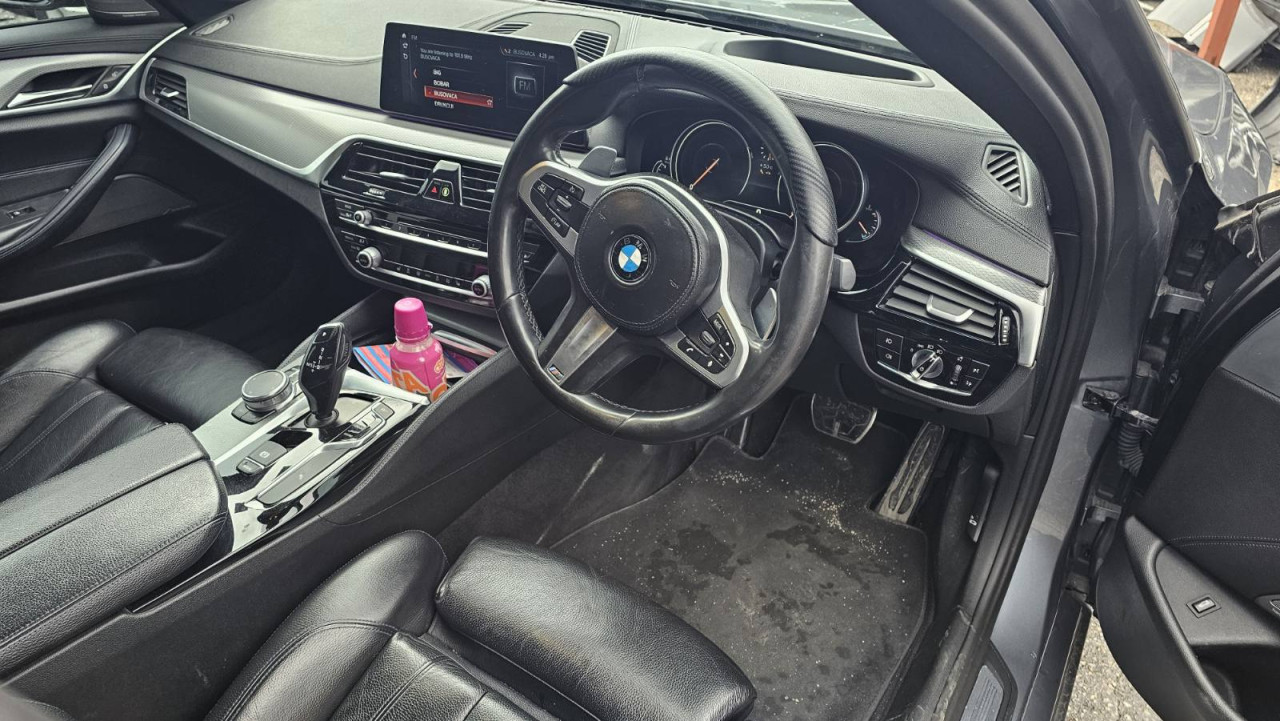 BMW 5 G30 520d XDRIVE 4x4 M HarmanKardon Siber Elekticna sjedišta