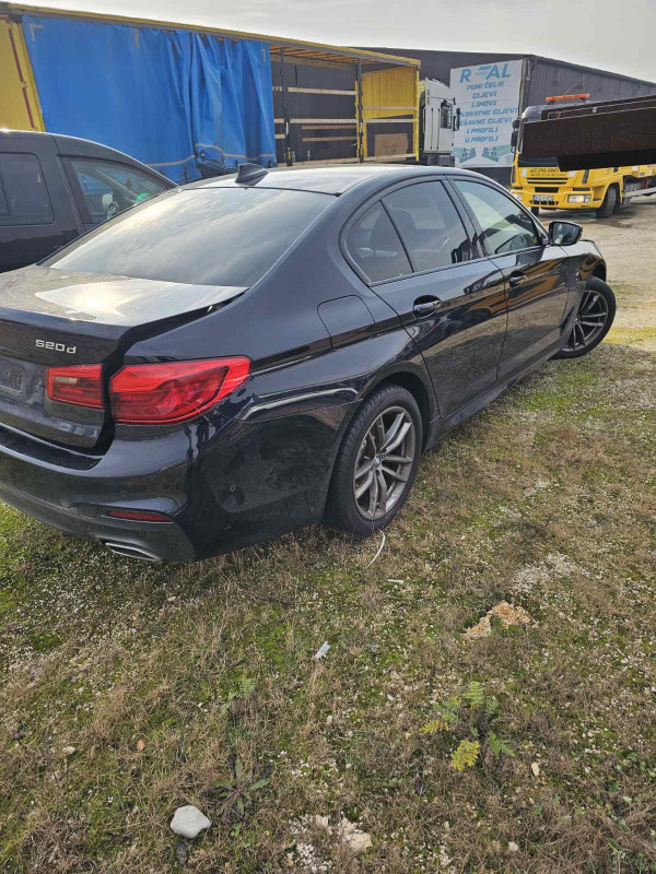 BMW 5 G30 520D 2017 M OPTIK DIJELOVI AO DANKO