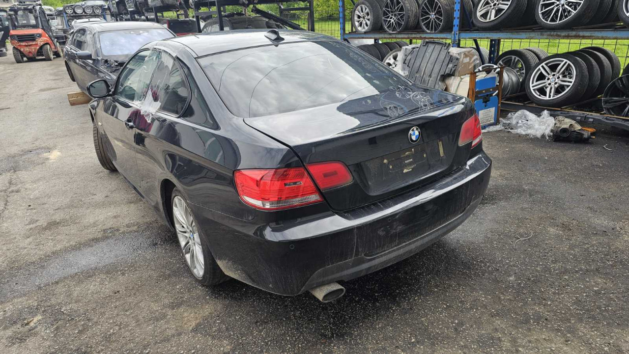 BMW 3 E92 E93 COUPE M PAKET OPTIC 320d n47 130kw Dijelovi 2009