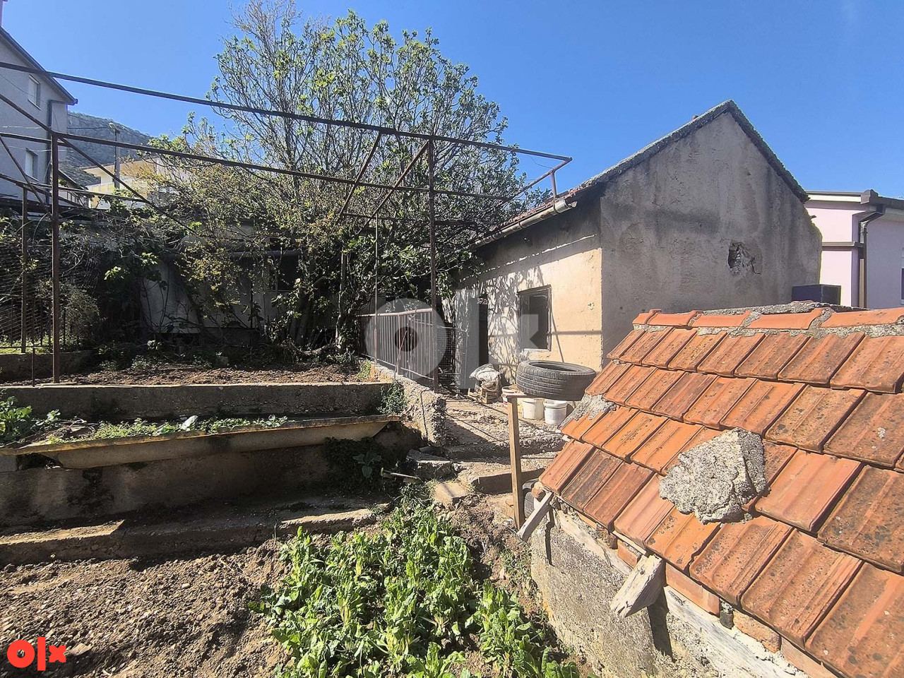 Prodaje se Zemljište sa kućom u Rodoču