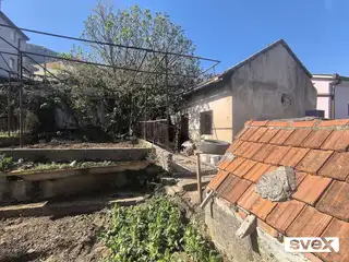 Prodaje se Zemljište sa kućom u Rodoču