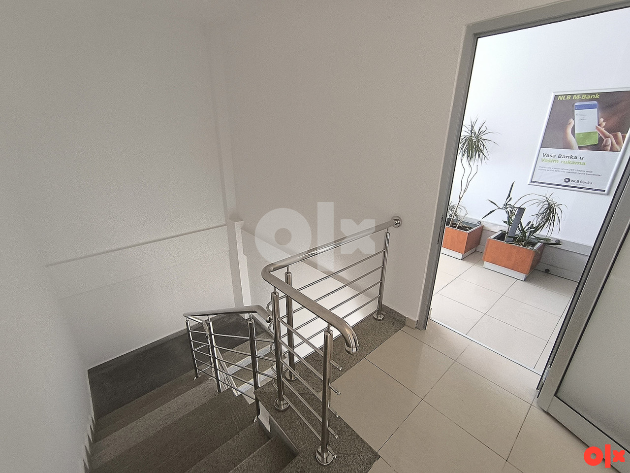 Daje se u najam uredski poslovni prostor površine 220 m2