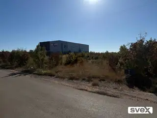 Prodaje se parcela u poslovnoj zoni Cerno