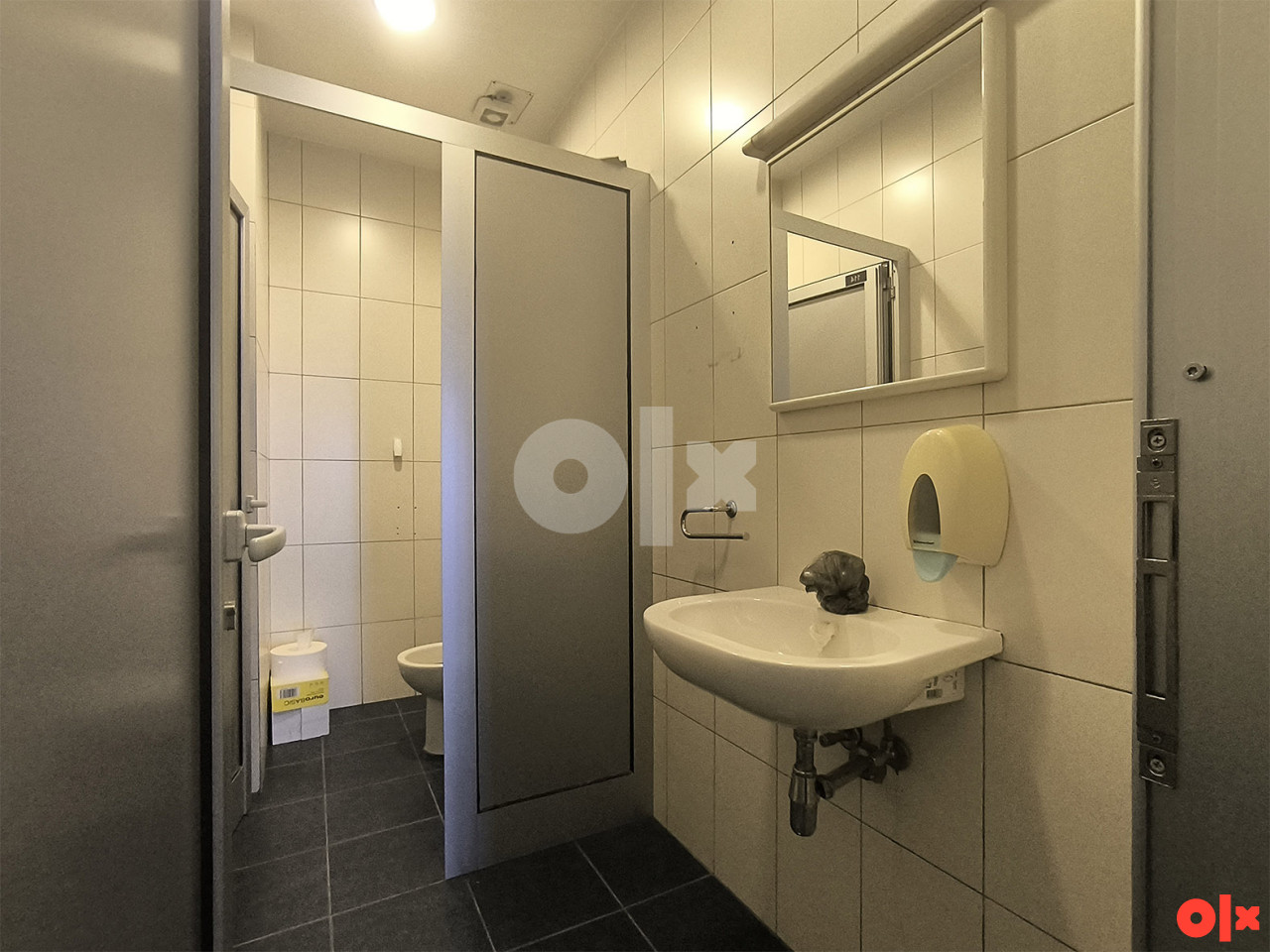 Daje se u najam uredski poslovni prostor površine 220 m2