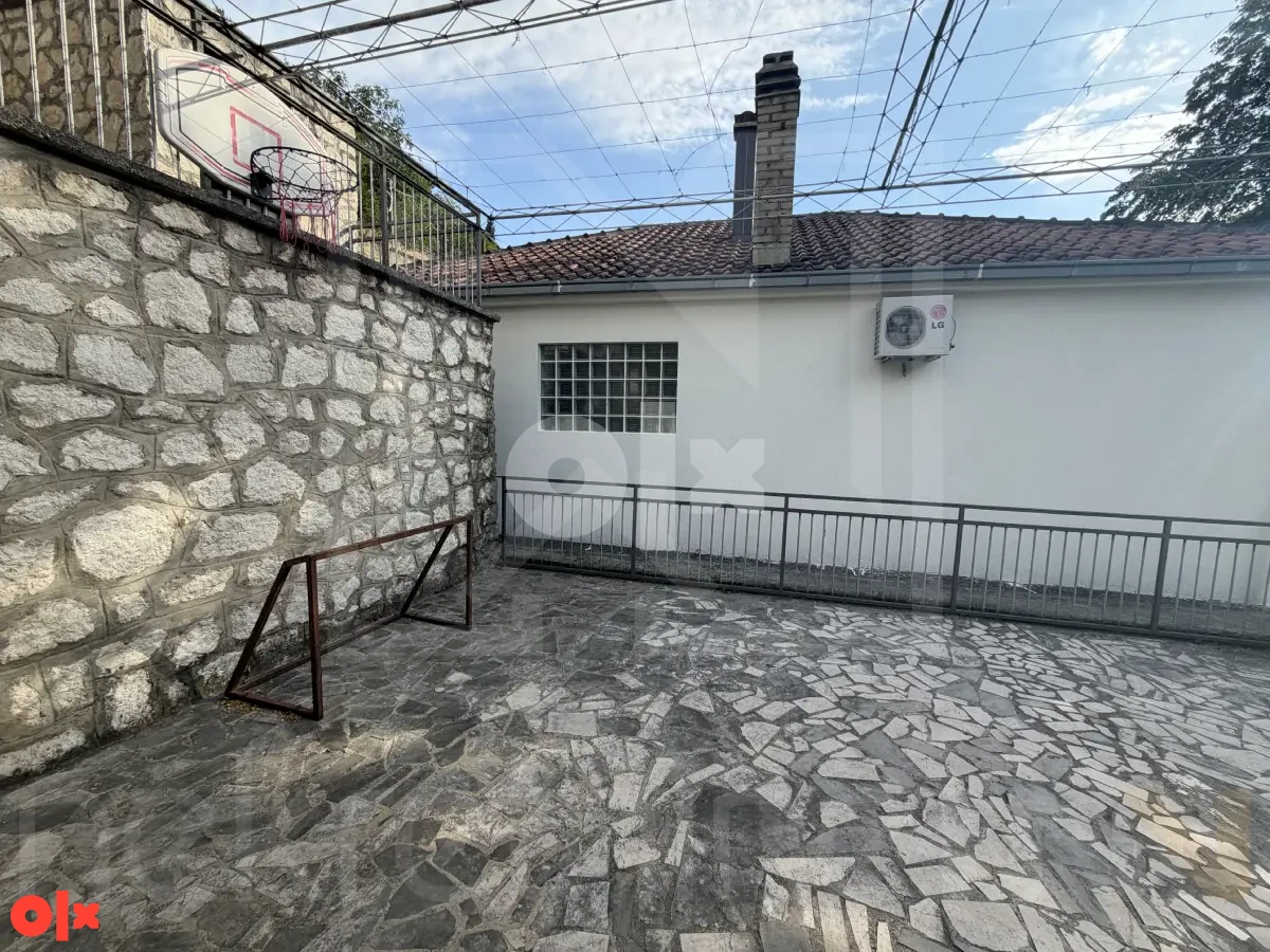 Prodaje se potpuno renovirana kuća u Stocu, useljiva