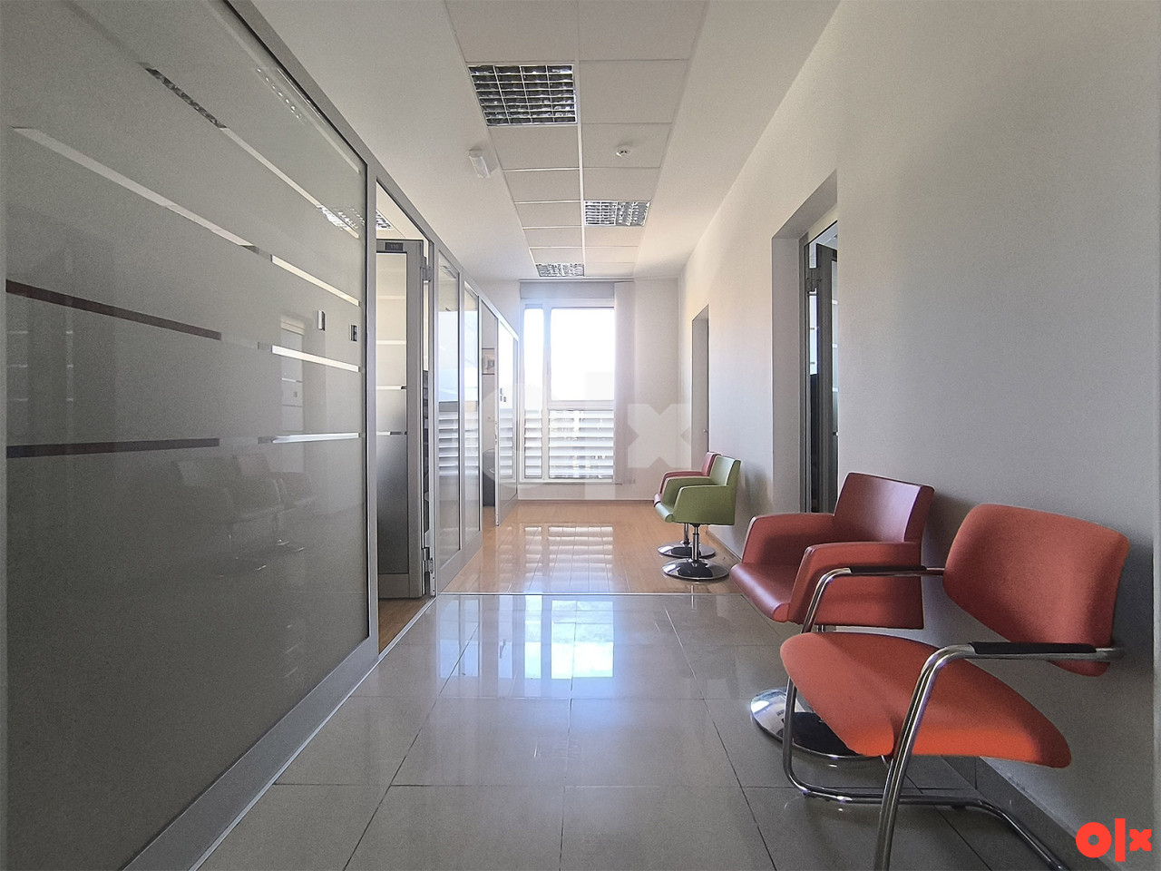 Daje se u najam uredski poslovni prostor površine 220 m2