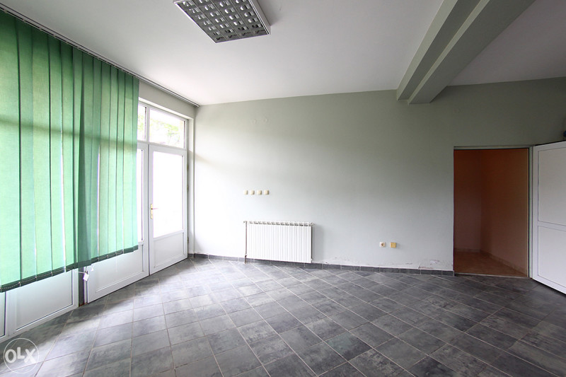 Kuća sa poslovnim prostorom i dva stana u Cimu