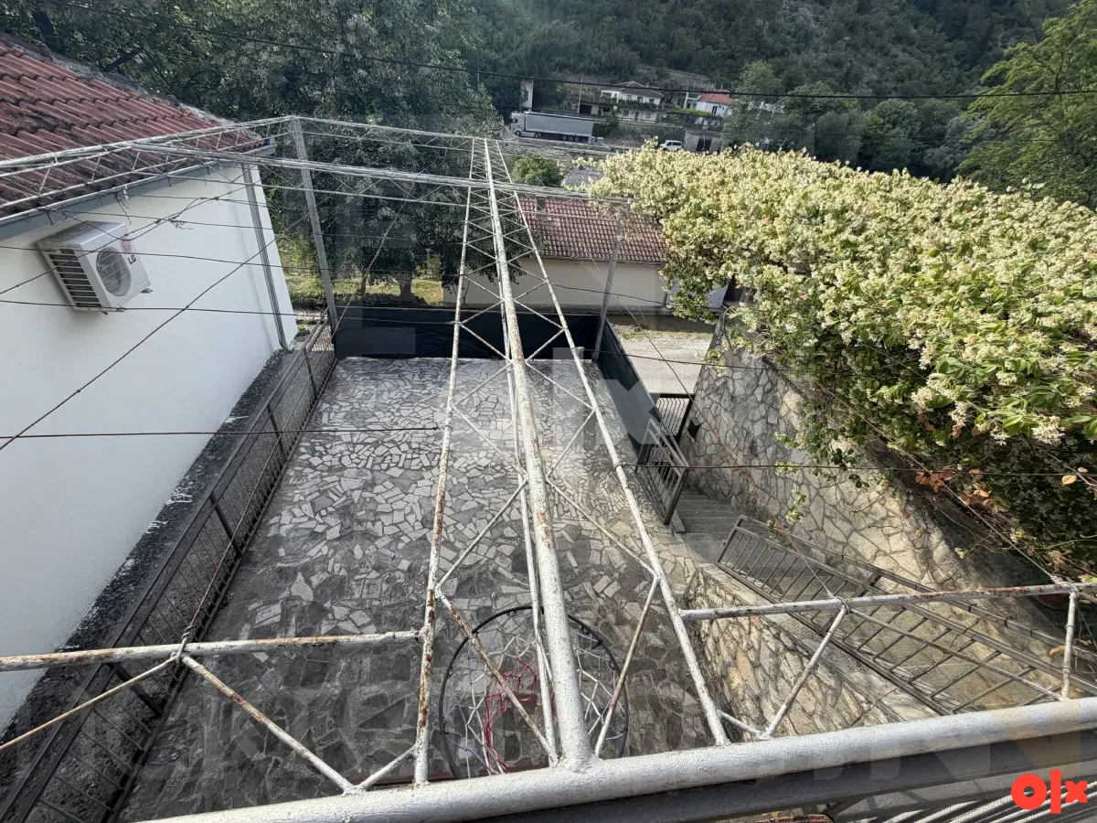Prodaje se potpuno renovirana kuća u Stocu, useljiva