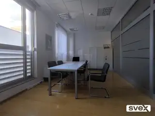 Daje se u najam uredski poslovni prostor površine 220 m2