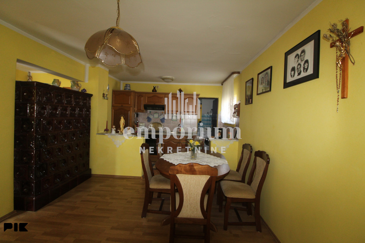 Useljiva kuća površine 80 m2 sa placem od 3.478 m2 ID: 2766/BN