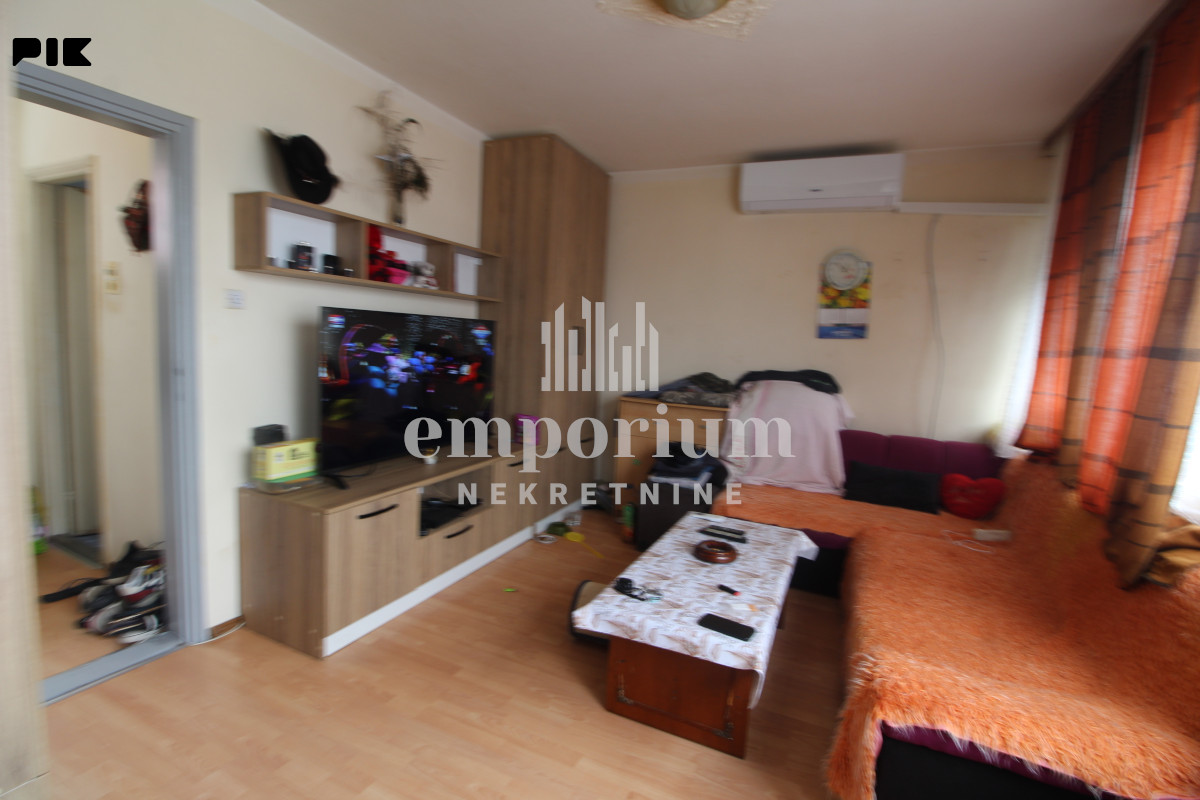 Useljiva garsonjera 24m2 u Š naselju ID:2806/BN