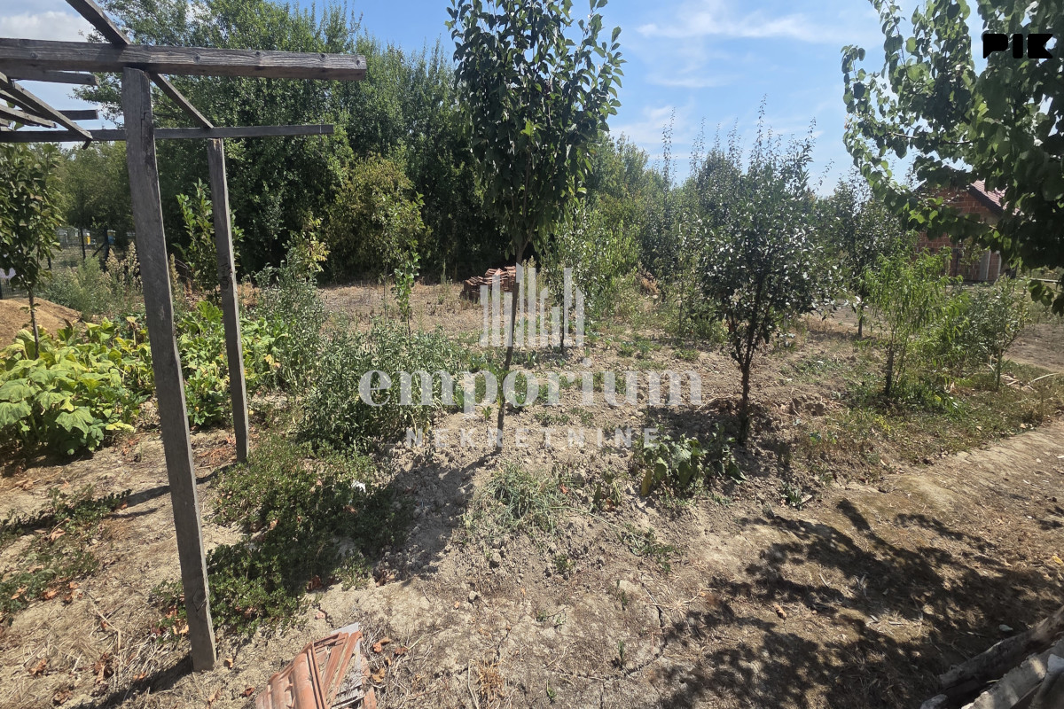 Prizemna kuća na parceli od 514m2 u Grčici ID:2787/BN