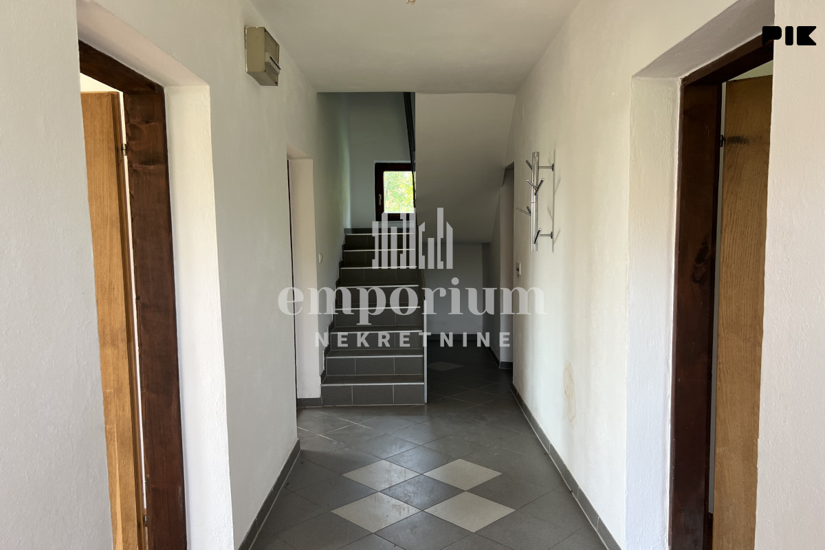 Kuća sa pomoćnim objektom i zemljištem od 14.034 m2 ID: 2754/EN