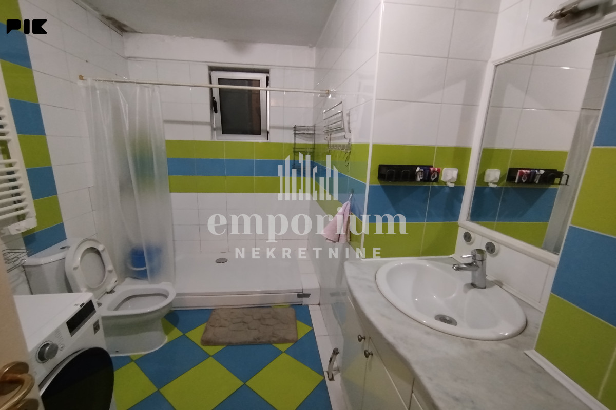 Trosoban stan sa garažnim parking mjestom u centru ID: 2793/BN