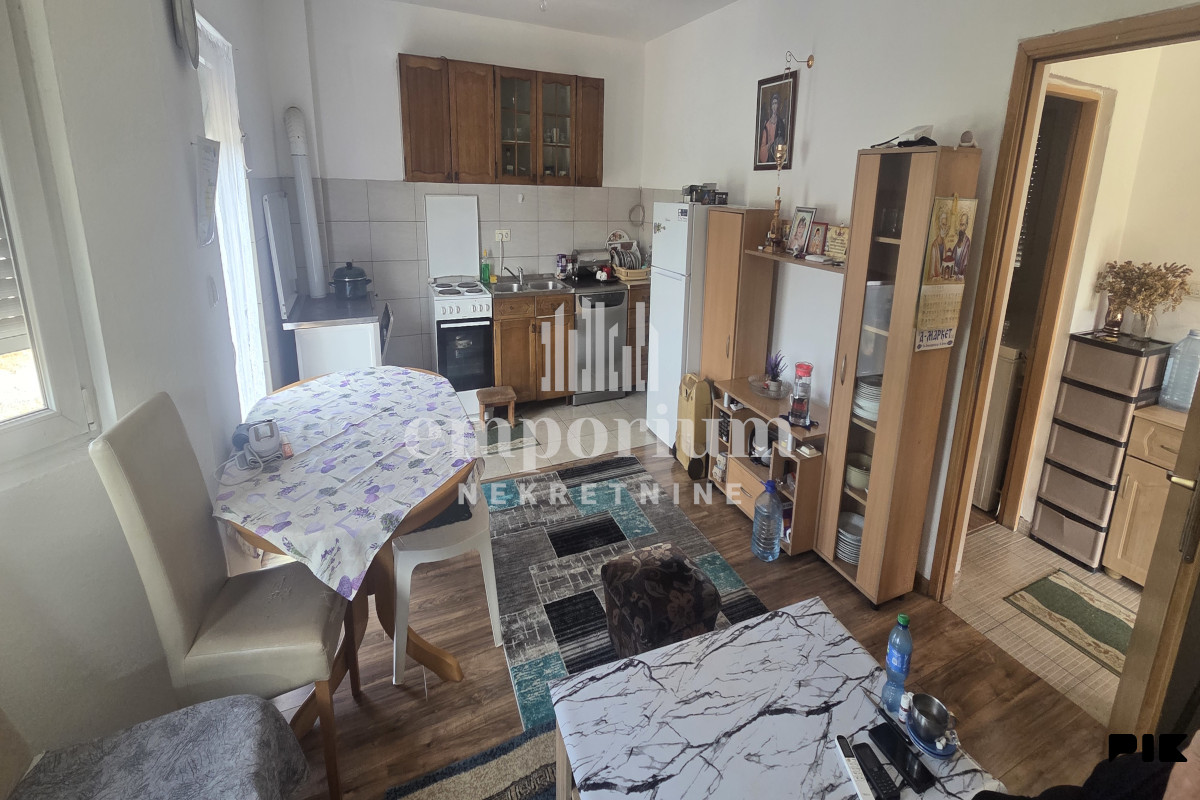 Prizemna kuća na parceli od 514m2 u Grčici ID:2787/BN