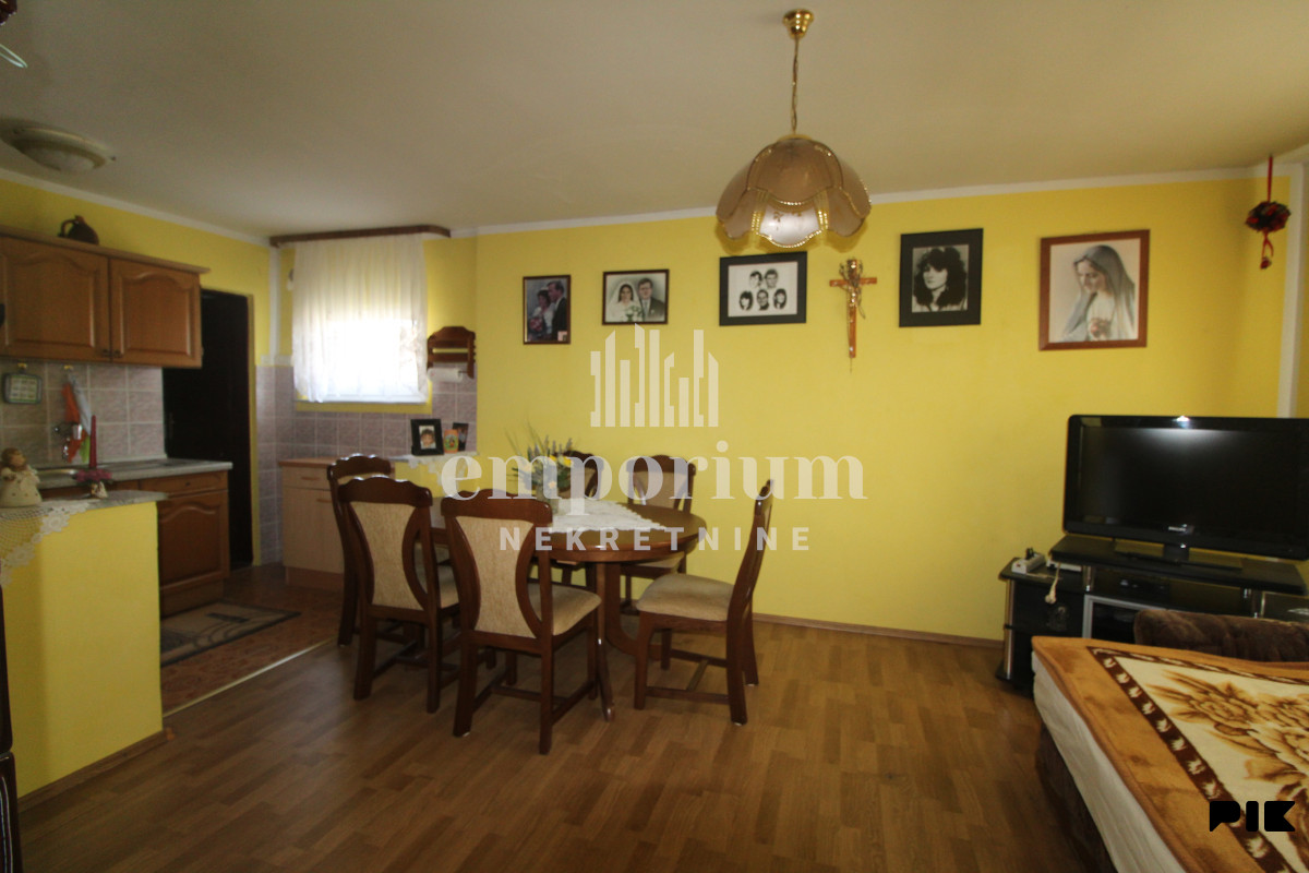 Useljiva kuća površine 80 m2 sa placem od 3.478 m2 ID: 2766/BN