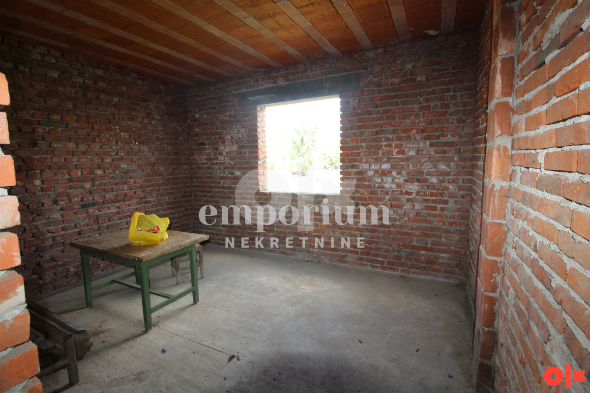 Nedovršena kuća sa placem od 2.868 m2 u Pelagićevu ID: 2744/EN