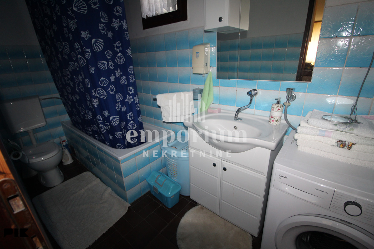 Useljiva kuća površine 80 m2 sa placem od 3.478 m2 ID: 2766/BN