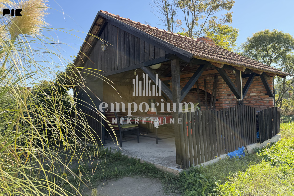 Vikendica 69 m2 na placu od 5.470 m2 u Vučilovcu ID:2812/IP
