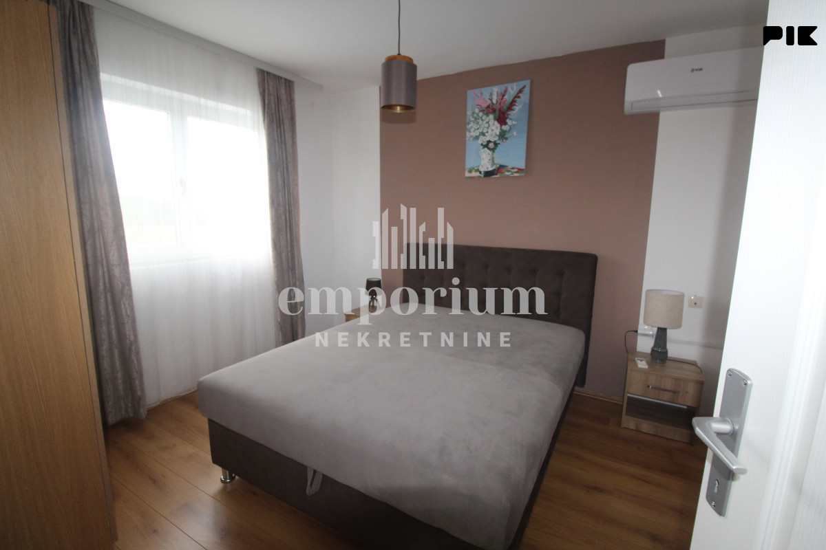 Vikendica sa bazenom, ljetnikovcem i dvorištem ID:2802/BN