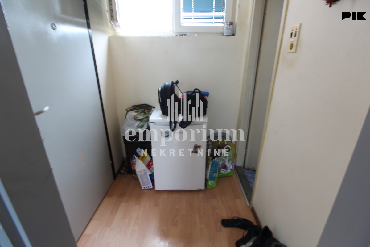 Useljiva garsonjera 24m2 u Š naselju ID:2806/BN
