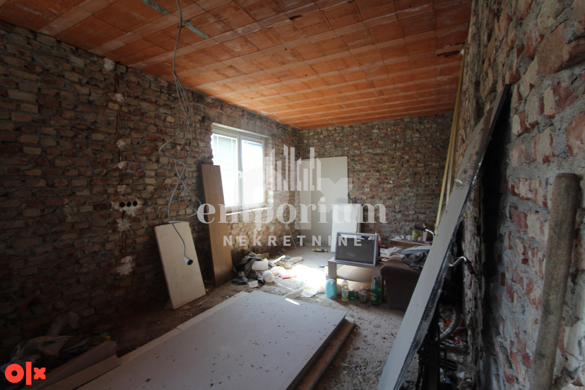 Nedovršena porodična kuća 100 m2, na placu od 480 m2 ID: 2747/EN